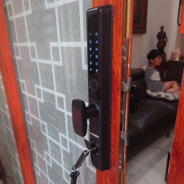 Khóa cửa lùa vân tay Kardos SmartLock A109 TN Đen - phụ kiện