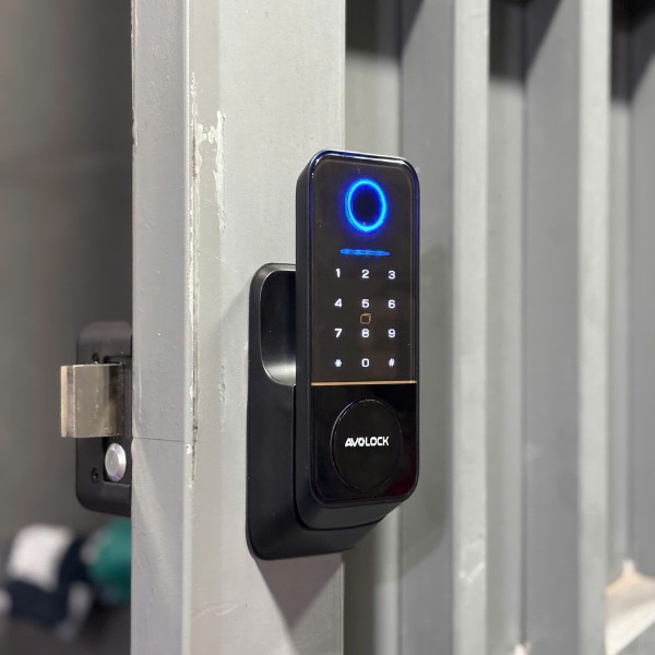 Khóa cửa cổng thông minh AVOLOCK AG 47 chính hãng - mặt sau