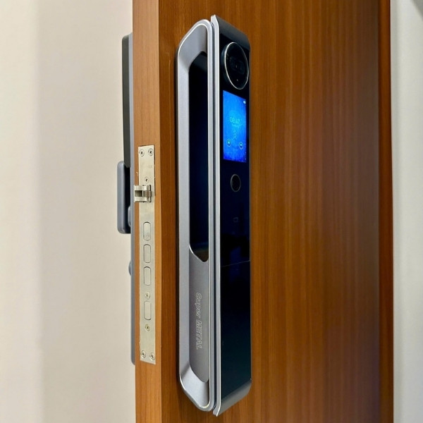 Khóa Face ID 3D có camera Demax EL-C999 chính hãng - lắp đặt thực tế