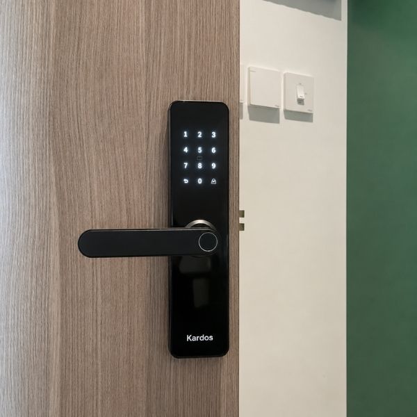 Khóa cửa vân tay Kardos SmartLock G13 Đen - chi tiết
