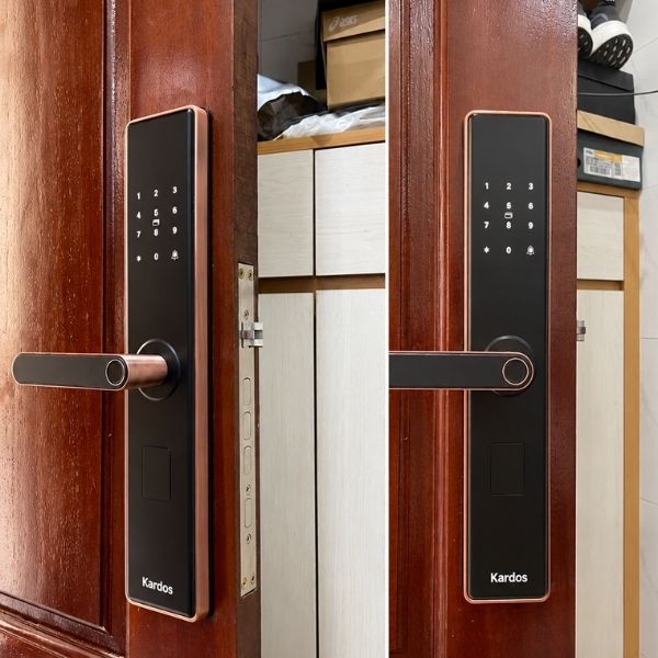 Khóa cửa vân tay Kardos SmartLock G63 Viền Đồng - mặt sau