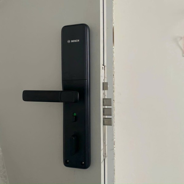 Khóa cửa vân tay Bosch ID30
