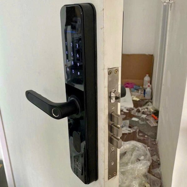 Khóa cửa vân tay Kassler KL696 Black, App Wifi, chống nước IP68