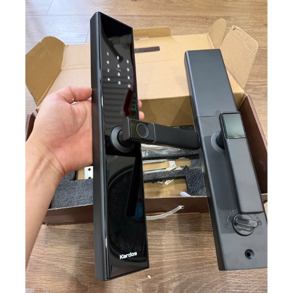 Khóa cửa vân tay Kardos SmartLock Q1 Đen - lắp đặt thực tế