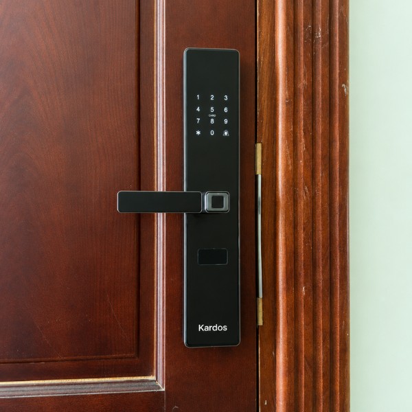 Khóa cửa vân tay Kardos SmartLock Q5 CNC Đen